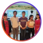 Desde las diferencias. Es un grupo musical formado por 6 jóvenes. Sofi (voz en inglés y coros), Vane (violín y voz), Santi (teclado), Rodi (batería y teclado) y Augusto (guitarra eléctrica y voz).