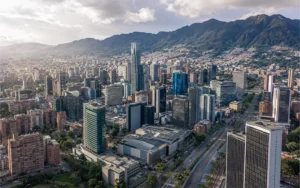 Colombia en el radar global: por qué el país se consolida como hub de inversión en América Latina y qué significa para los profesionales colombianos