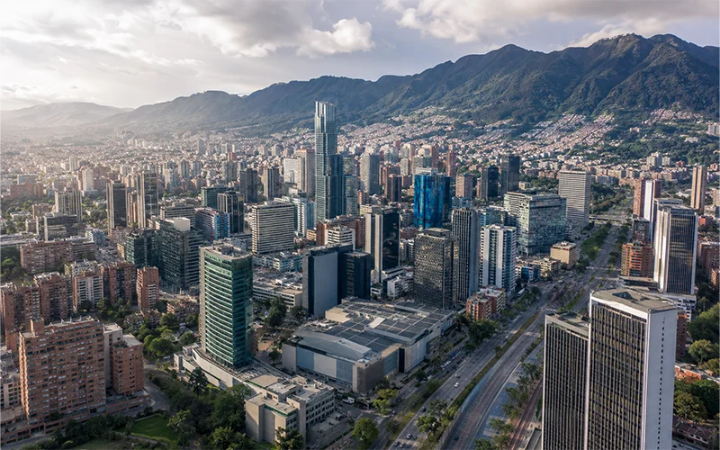 Colombia en el radar global: por qué el país se consolida como hub de inversión en América Latina y qué significa para los profesionales colombianos